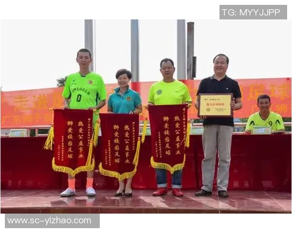 翠园中学足球队奋勇拼搏展现青春风采助力校园文化建设与团队精神提升